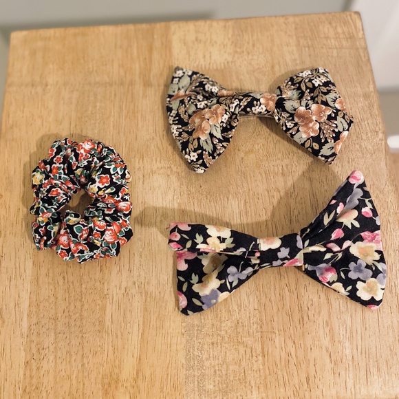 American Apparel Accessories - FLORAL HAIR ACCESSORY BUNDLE